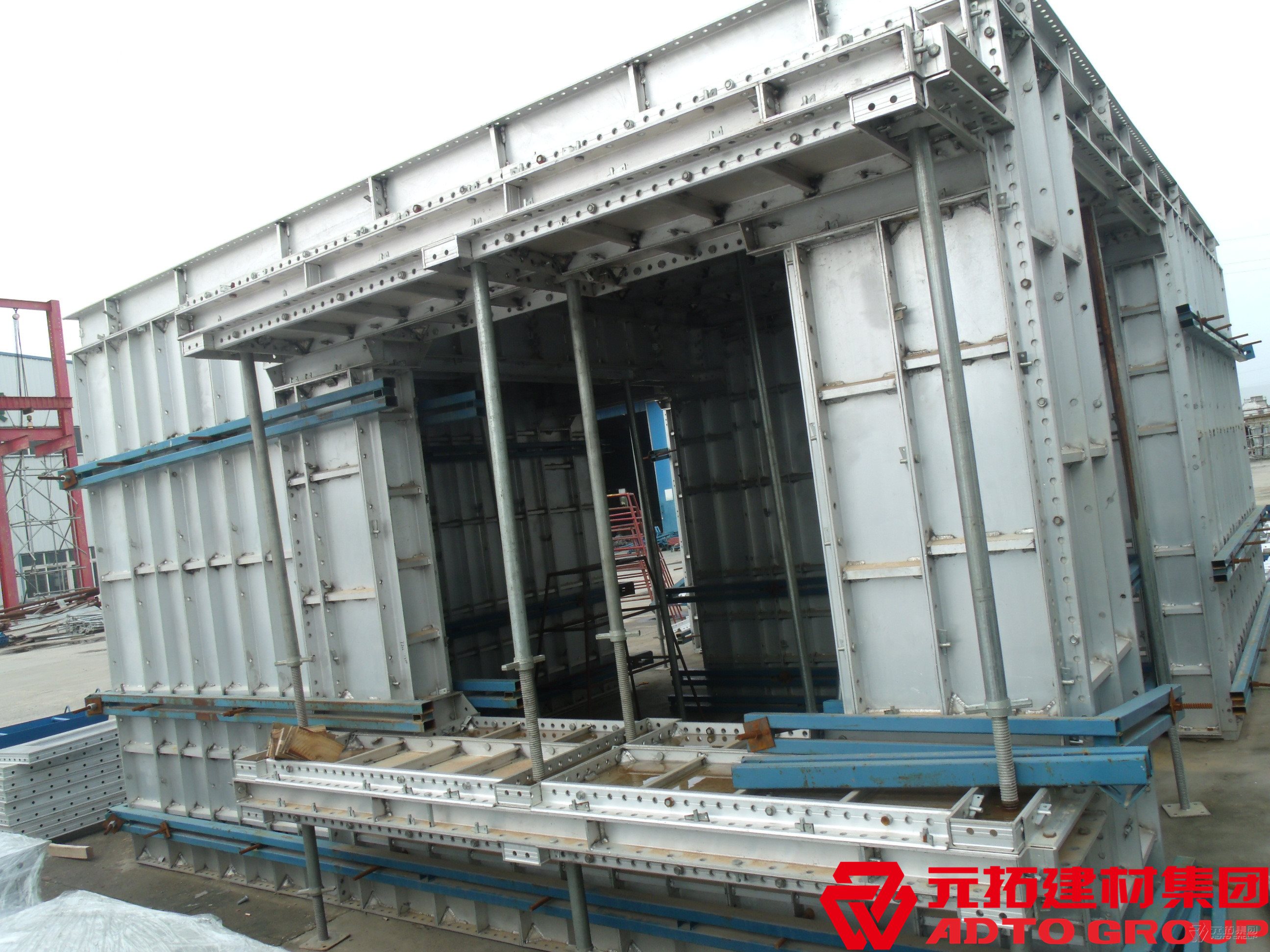 鋁合金模板系統(tǒng)由哪些構(gòu)件組成？有何特點(diǎn)？